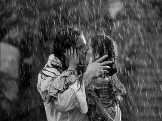 Beso_bajo_la_lluvia